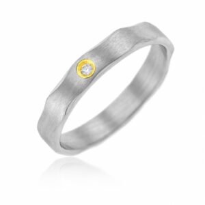 Bague en or jaune et acier , diamant