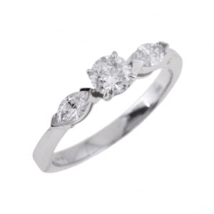 bague solitaire en or gris, diamants navette et brillant