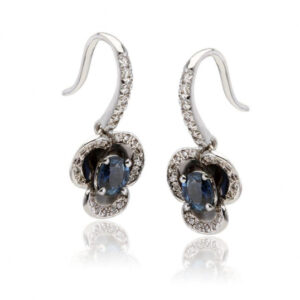 Boucles en or gris, saphir et diamants