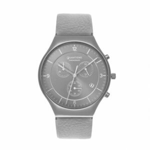 Chronographe, boîte acier gris, bracelet cuir gris et verre minéral.