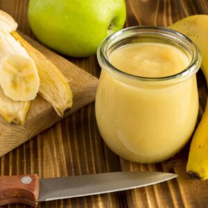 Compote bio aux fruits, pour bébé, sans sucres ajoutés